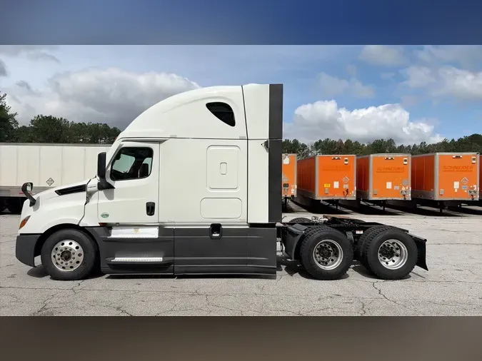 2023 Freightliner Cascadia 126