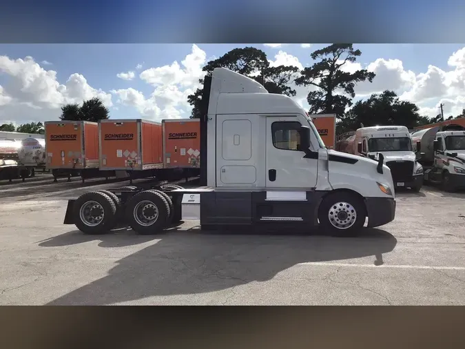 2022 Freightliner Cascadia 126