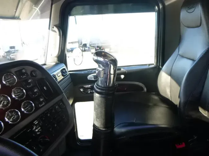 2021 Peterbilt 389