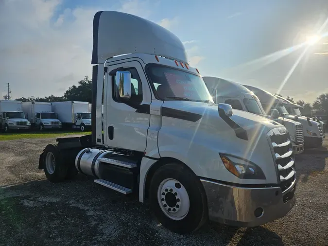 2019 FREIGHTLINER/MERCEDES NEW CASCADIA 126