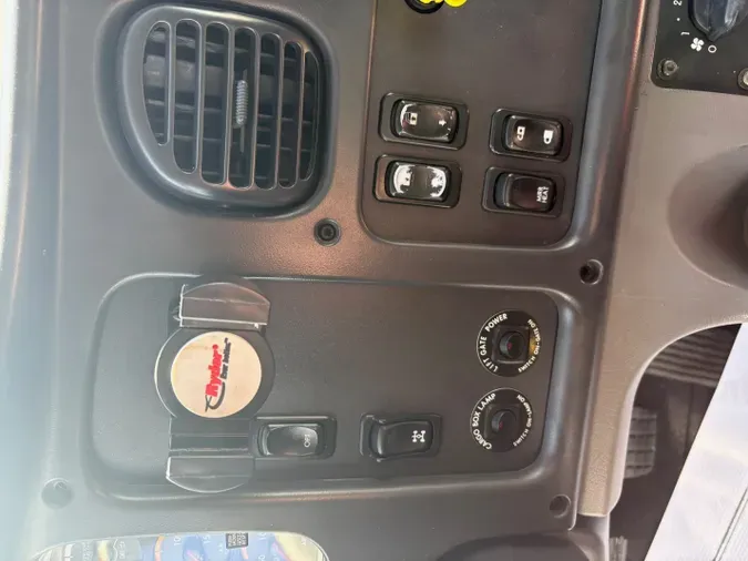 2016 FREIGHTLINER M2 100