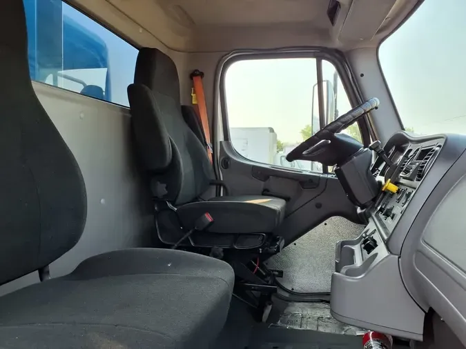 2017 FREIGHTLINER M2 106