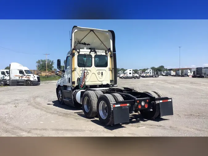 2020 Freightliner Cascadia 126