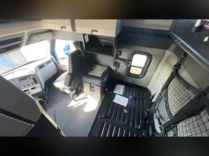 2021 FREIGHTLINER CA126