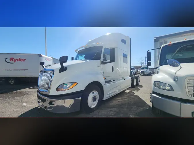 2019 NAVISTAR INTERNATIONAL LT625 SLPR CAB