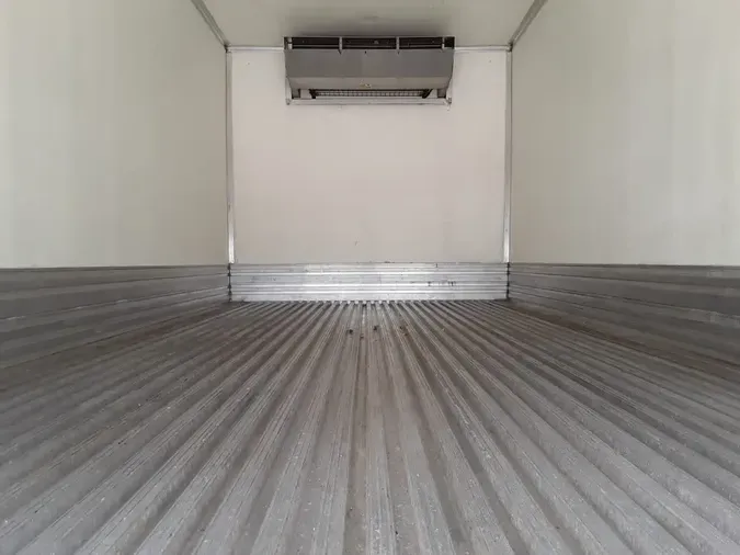 2020 HINO HINO 195