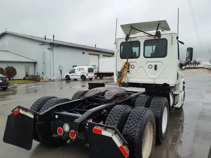 2018 FREIGHTLINER/MERCEDES CASCADIA 125