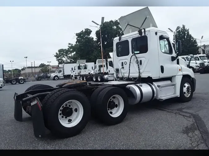 2019 FREIGHTLINER/MERCEDES CASCADIA 1251d4fad67fb09742e692a2697b875b06d