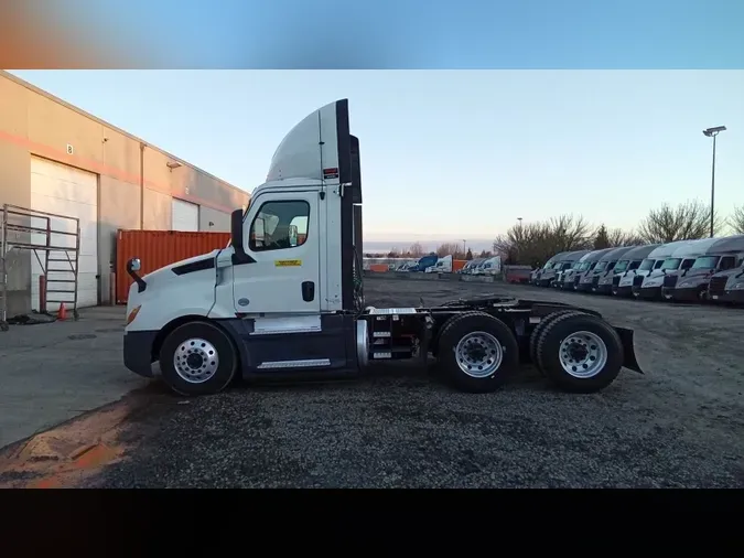 2020 Freightliner Cascadia 126