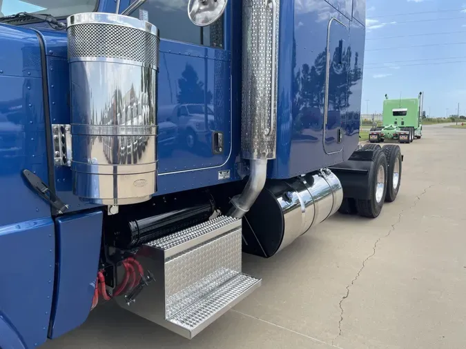 2024 Peterbilt 389