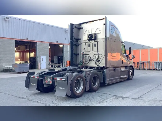 2020 Freightliner Cascadia 126