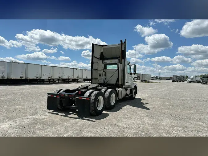 2016 Volvo VNL300