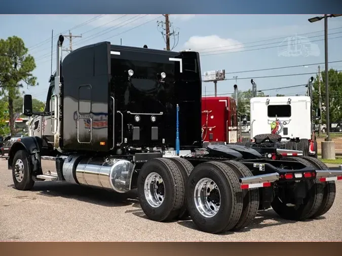 2025 PETERBILT 567