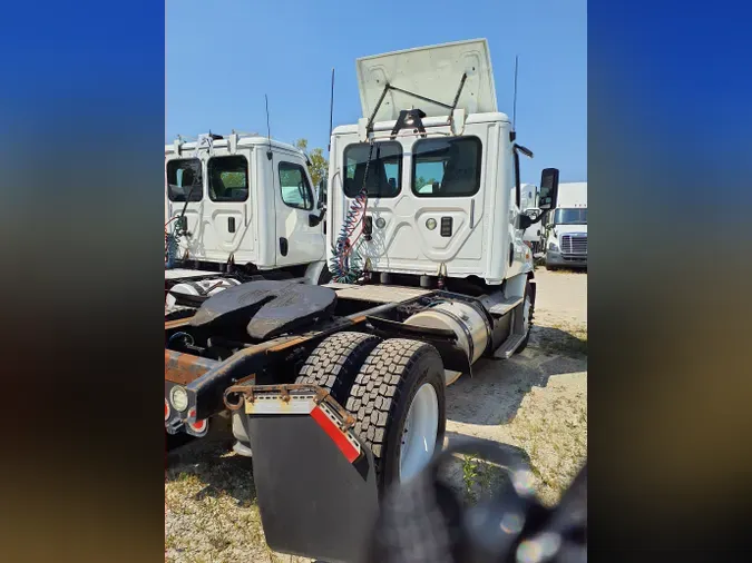 2016 FREIGHTLINER/MERCEDES CASCADIA 113