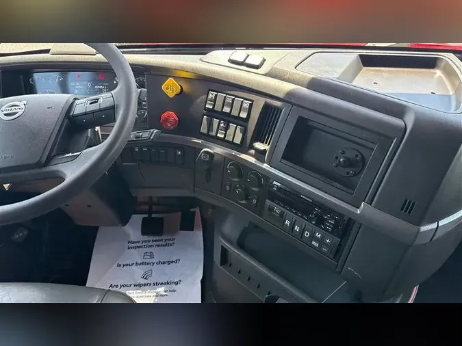 2021 VOLVO VNL740