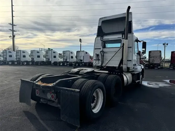 2012 VOLVO VNL300