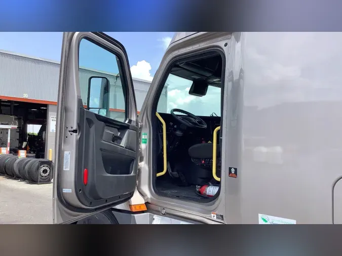 2024 Freightliner Cascadia 126