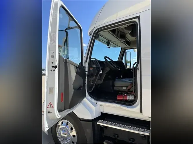 2019 VOLVO VNL64T760