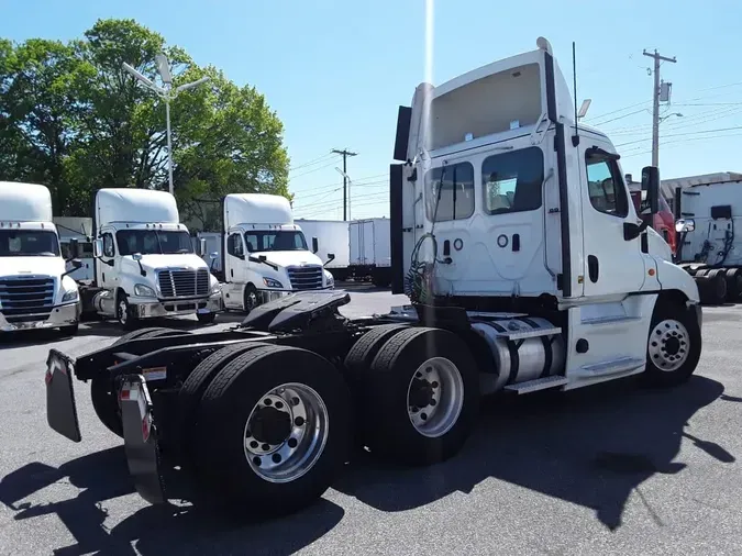 2019 FREIGHTLINER/MERCEDES CASCADIA 125