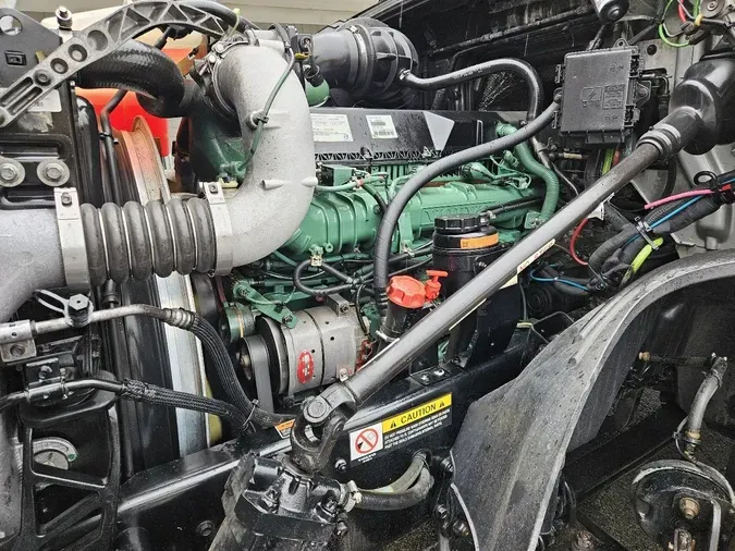 2019 VOLVO VNL64T760