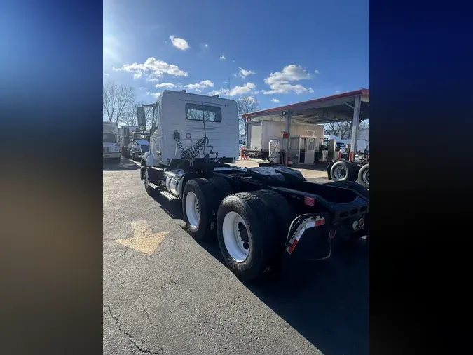 2019 VOLVO VNL64T-3001d689bac4d8b3ab34e7eea8e81a2950f