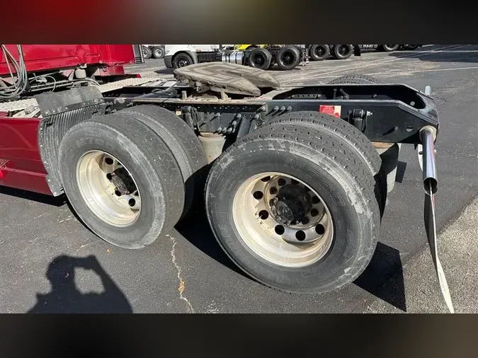 2022 VOLVO VNL64T300