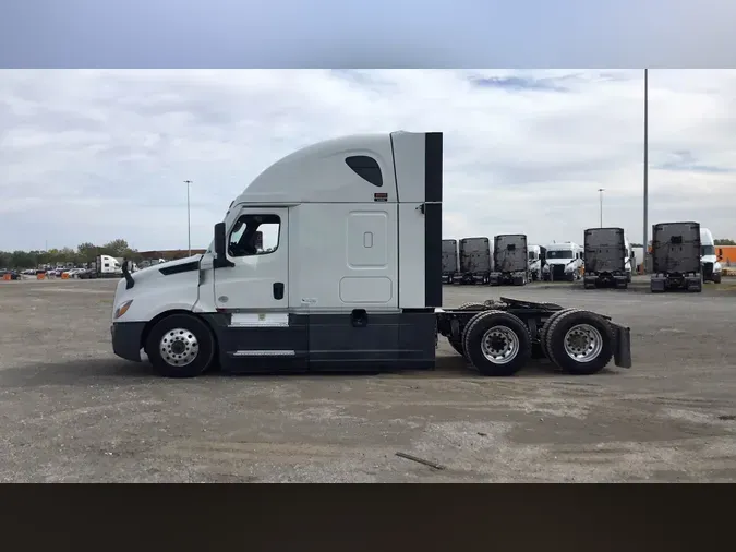2022 Freightliner Cascadia 126