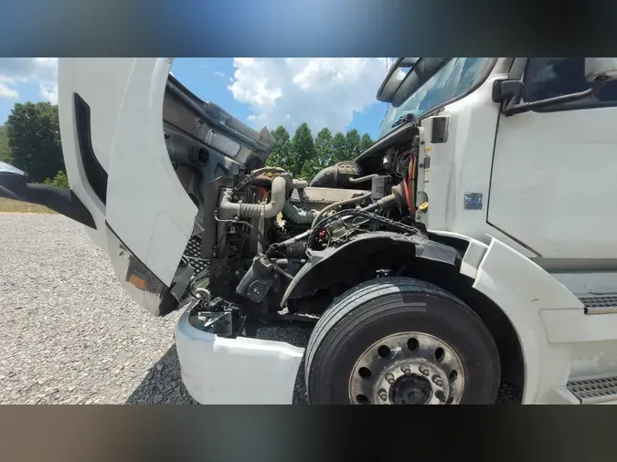 2018 Volvo VNL 740