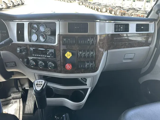 2025 Peterbilt 5891d775072a445e7b2d211c92567270d2e