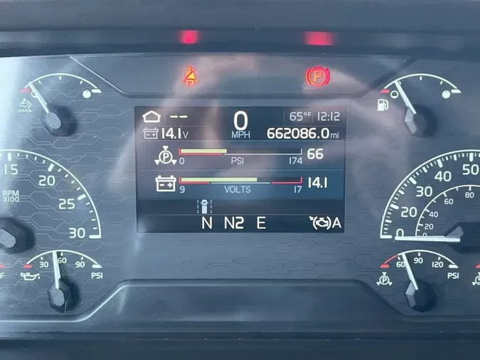 2019 VOLVO VNL860