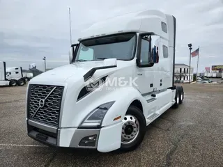 2023 VOLVO VNL64T760