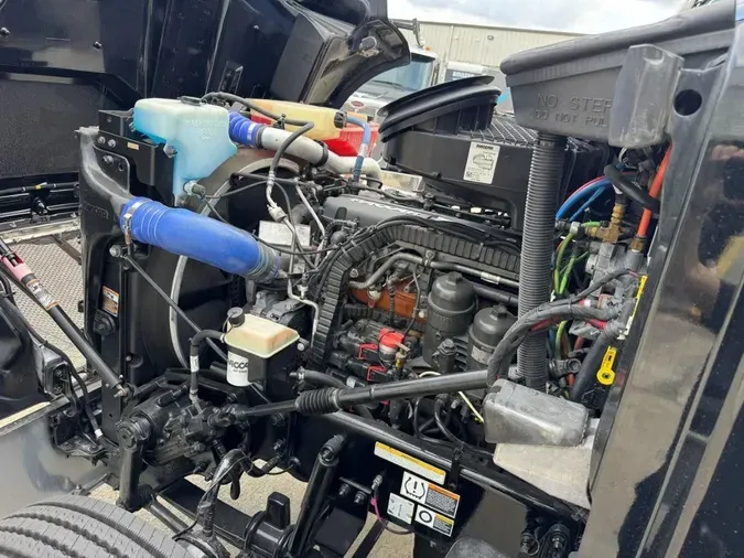 2023 Peterbilt 5671d84a77eee5d22bd7ab9a4a57cba8e6b