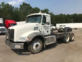 2016 MACK GU813