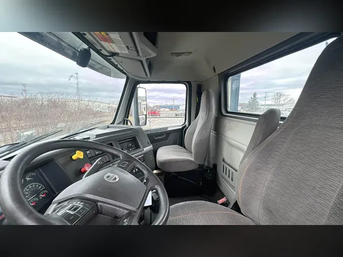 2019 Volvo VNL300