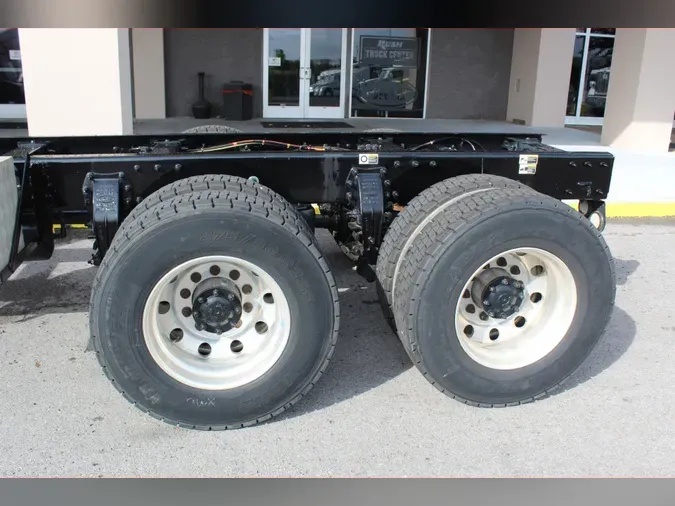 2021 Peterbilt 348