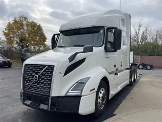 2021 VOLVO VNL64T760