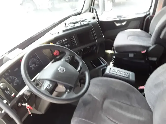 2019 VOLVO VNL64T-760