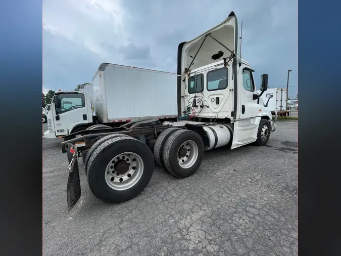 2017 FREIGHTLINER/MERCEDES CASCADIA 125