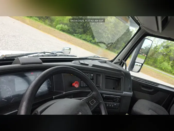 2018 Volvo VNL300