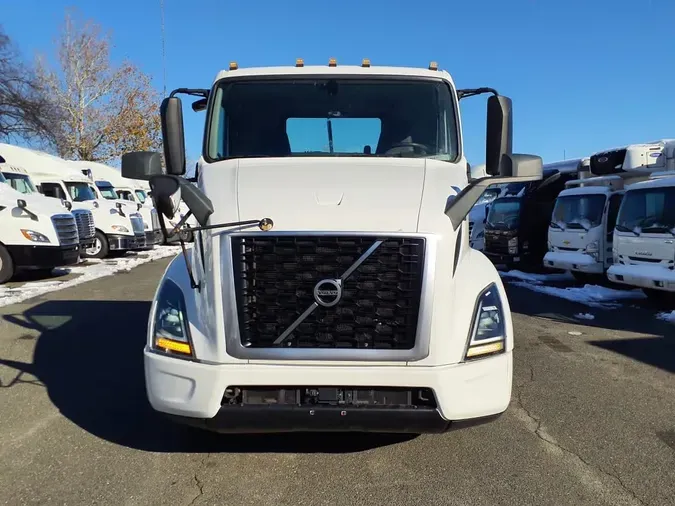 2019 VOLVO VNR42T 300
