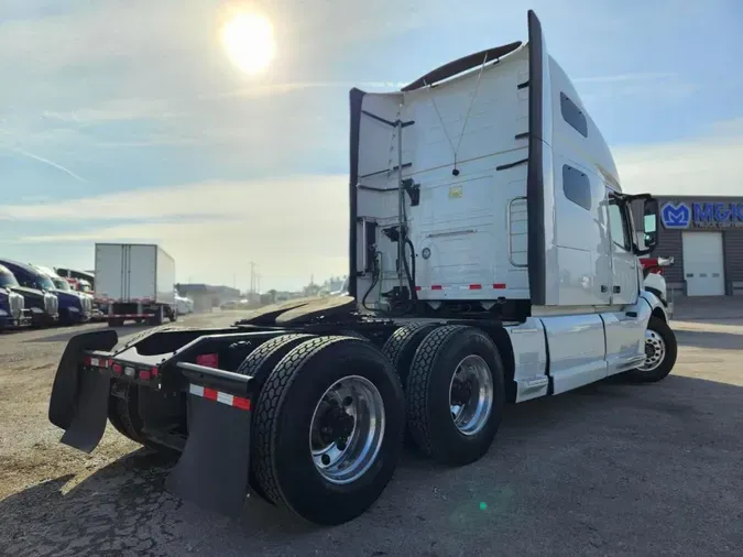 2020 VOLVO VNL64T760