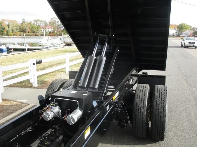 2017 INTERNATIONAL 4300