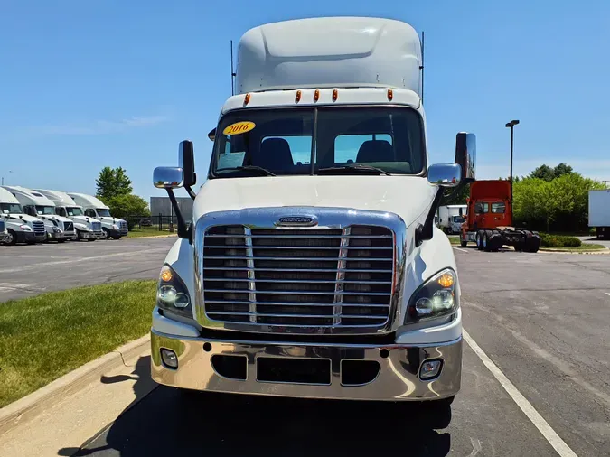 2016 FREIGHTLINER/MERCEDES CASCADIA 113