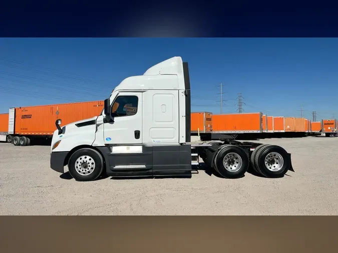 2021 Freightliner Cascadia 1261d9d735245fc7e888616fe57ae2c447b