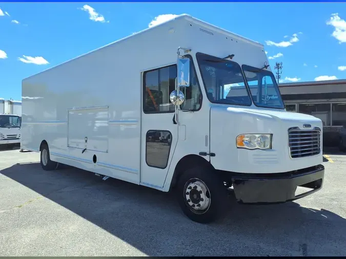 2017 FRTLR CUSTOM CHASSIS CORP MT-55 WALK-IN