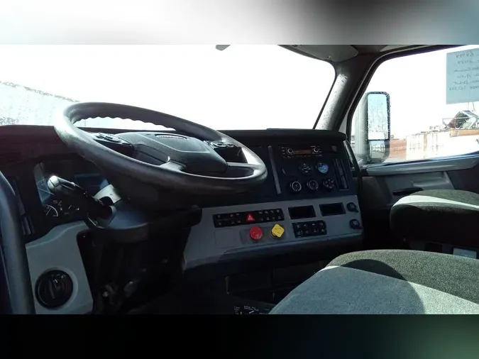 2019 Freightliner Cascadia 126