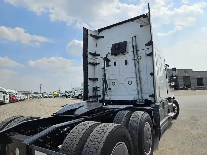 2021 FREIGHTLINER Cascadia 126