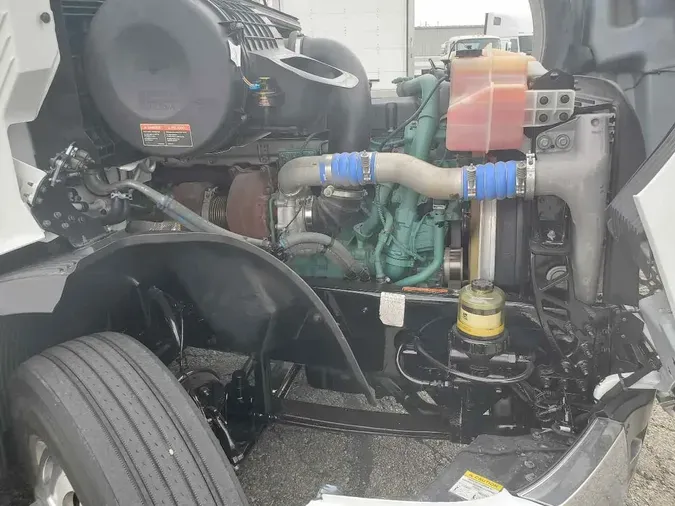 2024 VOLVO VNL64T760