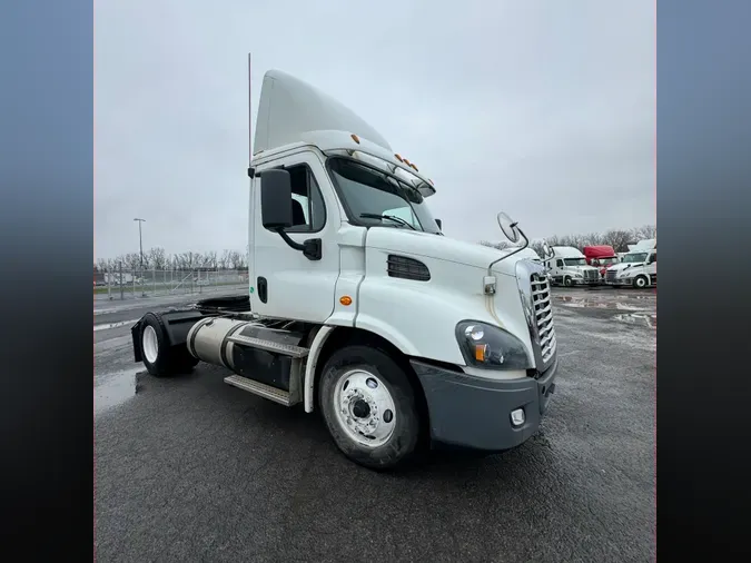 2016 FREIGHTLINER/MERCEDES CASCADIA 113