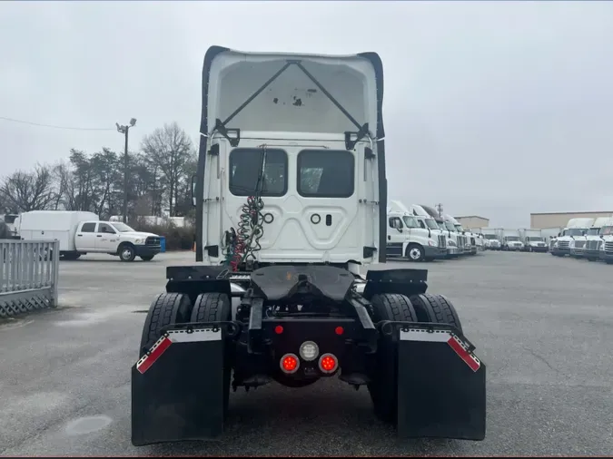 2018 FREIGHTLINER/MERCEDES CASCADIA 125